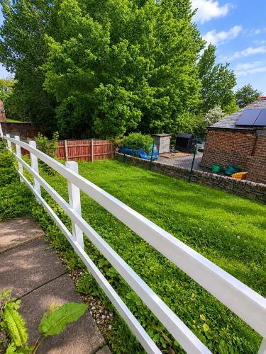Premium & Spacious, 3 Beds, House near Saltaire, Sleeps 5 in Bingley