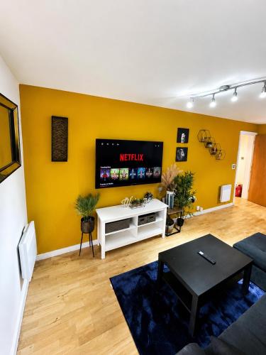 Landvue Stays, Modern, 2 bed apartment with free parking!