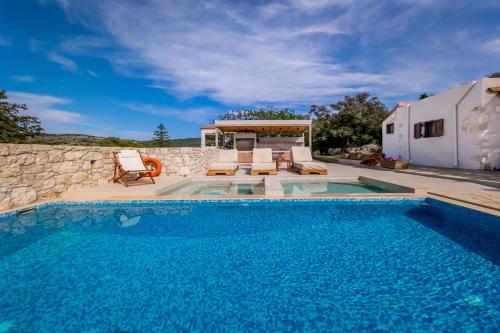 Minos Villa