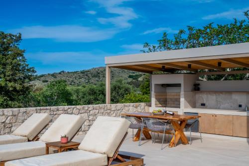 Minos Villa