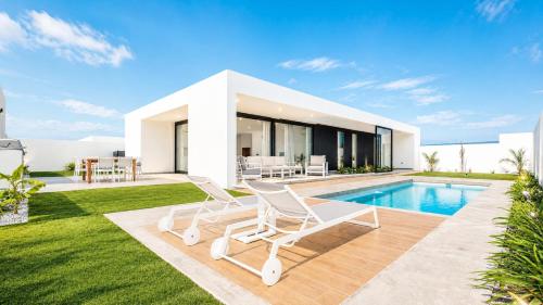 Atlantic Paradise with Heated Pool & Outdoor Kitchen with BBQ – khách sạn tại Lajares