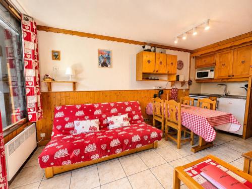 Grand studio pour 4, Les Menuires, aux pieds des pistes - FR-1-452-397