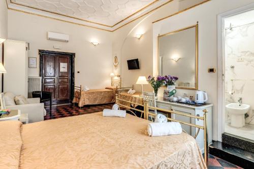 Hotel Labelle in Colosseum and Foro Romano
