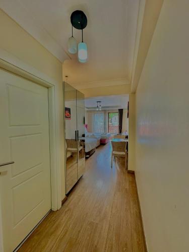 Green Suite - image 7