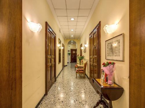 Entrance, Hotel Labelle in Colosseum and Foro Romano