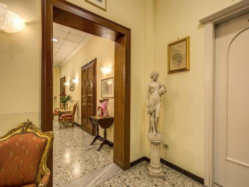 Entrance, Hotel Labelle in Colosseum and Foro Romano