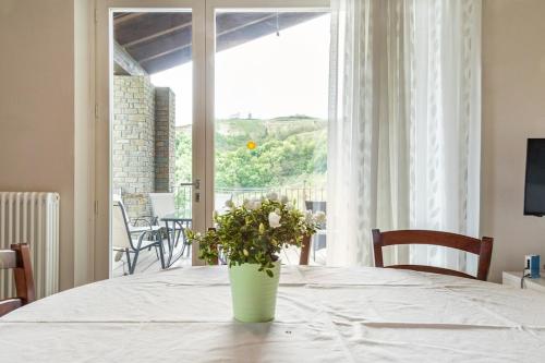 Country house with a spectacular view, 10 km away from Canelli in Loazzolo