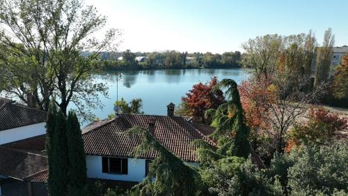 villa su lago privato Malaspina in Pioltello