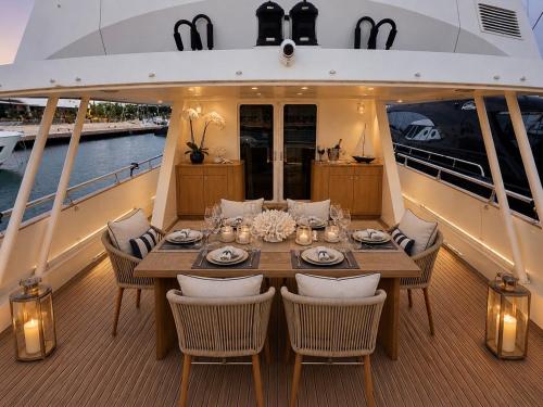 Yacht Laetitia Delta - Hôtel - Fréjus