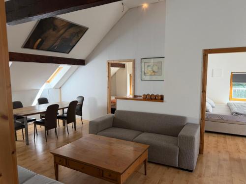 3 bedrooms, 4 beds