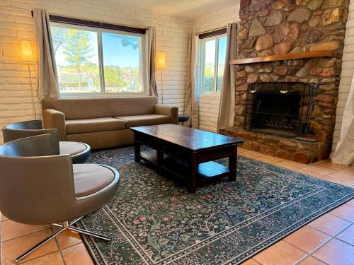 . Peaceful Family Friendly home with Fire Pit & Volleyball Court