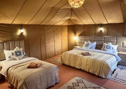 1 queen bed, 2 twin beds
