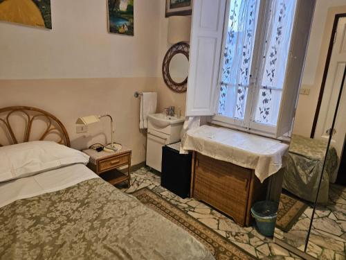 Souvenir Room Type - Small Double Room