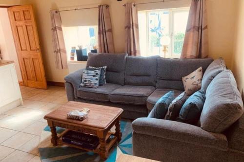 Near Rhosneigr - Sleeps 2 - Pets and Parking in Bryngwran