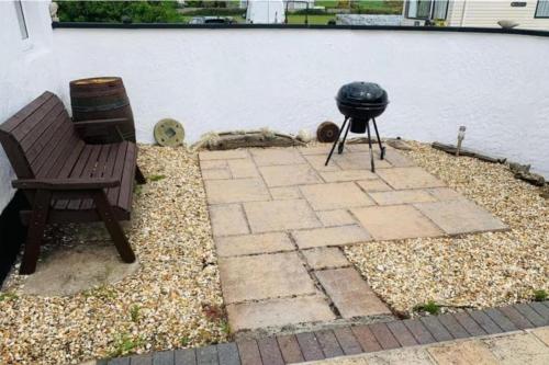 Near Rhosneigr - Sleeps 2 - Pets and Parking in Bryngwran