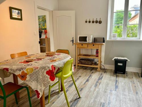 Konyha, Gite Vénérand (Gite Venerand) in Louviers