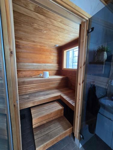 Sauna, Lakeside villa HuviLa Kumpu in Vikajarvi