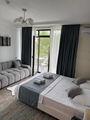Two-Bedroom Deluxe Apartment with Balcony