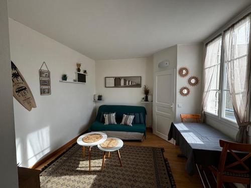 Studio bord de mer au pied de la plage in Langrune-Sur-Mer