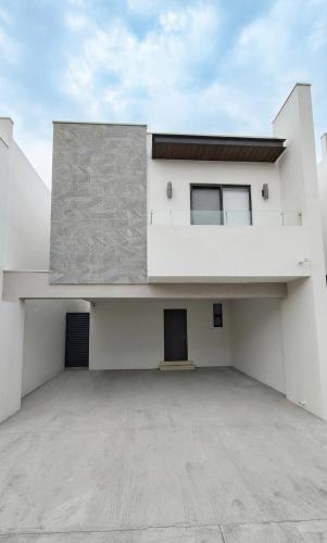 Casa Familiar de 3 habitaciones en Guadalupe BBVA FIFA
