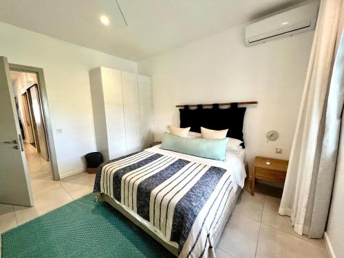 Eastern Blue Beachfront Apartment in 福萊-昂-福萊