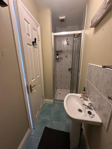 Cosy 1 bedroom apartment near Sea & Barna Woods in Barna