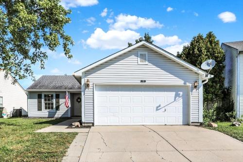 Brownsburg B&B - 3 King Bed 2Full Bath Home!