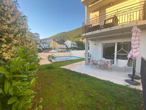 One Bedroom Apt Near Center with Pool and Garden
