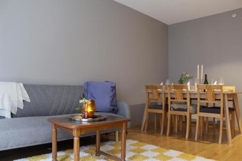 Lovely and sunny apartment in the heart of Stavanger City Centre, perfect for ONS visitors – khách sạn tại Stavanger