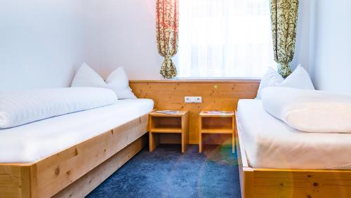 2 bedrooms, 3 beds