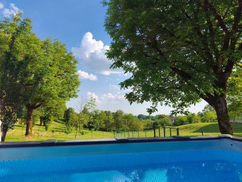 Peldbaseins, Nouzet gites et lits in Eyzerac