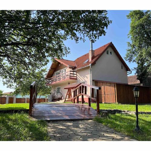 Horace Guesthouse POOL & HOT TUB & BIKES & RIVER in Dejani