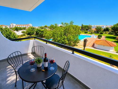 VILANOVA, T0 - Modern Flat at Oura Beach on The Strip with Balcony with view to the Pool, Pool access, Lift and Air Conditioning 4