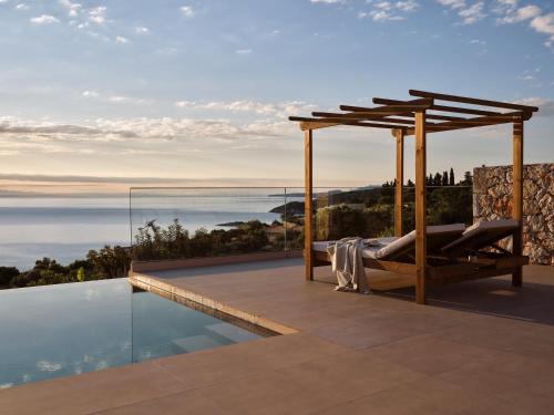 Theros Luxury Suites 5