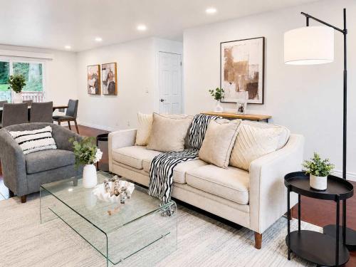 Bellevue Pet friendly Home Fenced Yard – khách sạn tại Interlake