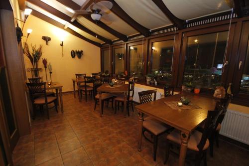 Hotel Max Inn - image 4