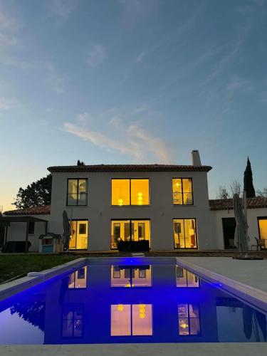 Exceptional villa Pool and Jacuzzi Close to Lake - Location, gîte - Callian