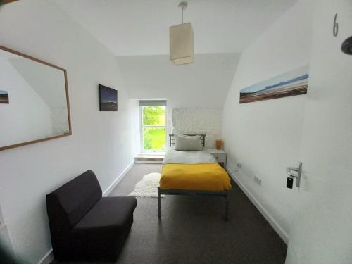 Hartfield House Hostel Room Type - Single Room with Shared Shower and Toilet