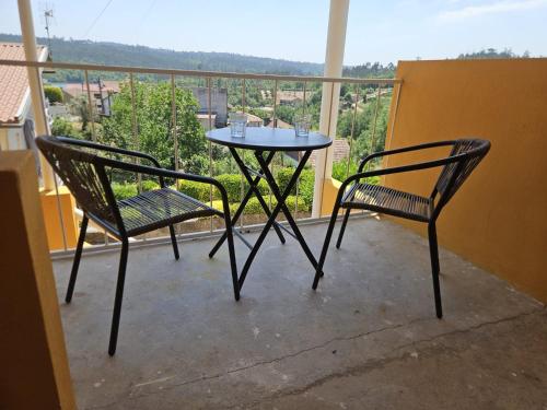 Balkons/terase, Relaxing Riverside Escape & Stunning Sunset Views in Treiksedo
