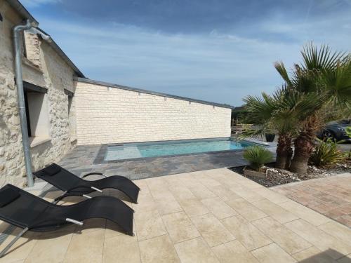 Peldbaseins, Longère Premium Spa,Cinéma & Piscine (Longere Premium Spa,Cinema & Piscine) in Voksejona