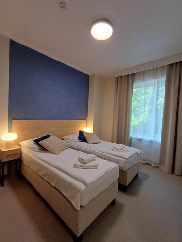 2 twin beds