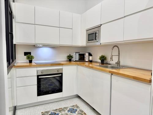 Kitchen, Luxury Apartment Larios Street by TuriVida in Other