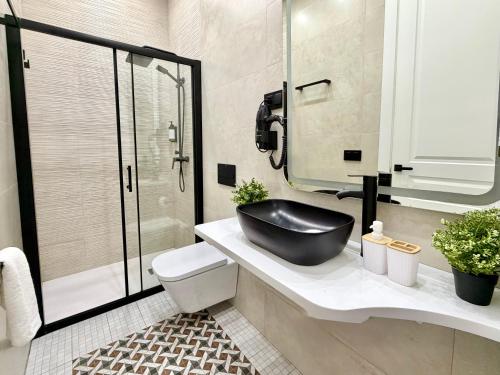 Bathroom, Luxury Apartment Larios Street by TuriVida in Other