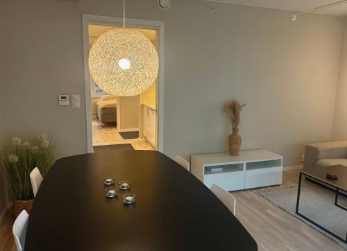 Modern Apartment with Sunny Balcony near Public Transport in Ullern