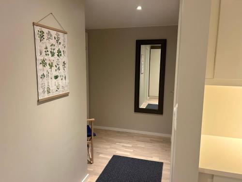 Modern Apartment with Sunny Balcony near Public Transport in Ullern