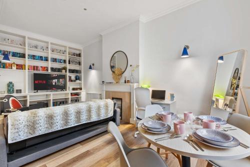 Stylish South Kensington 1-Bed Flat Central London in Kensington and Chelsea