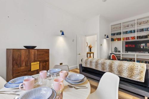 Stylish South Kensington 1-Bed Flat Central London in Kensington and Chelsea