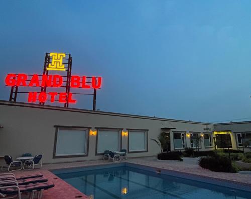 . Grand Blu Hotel