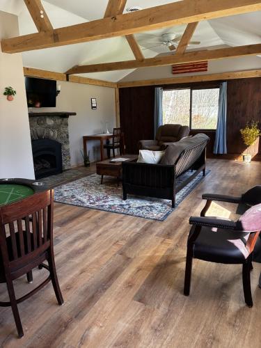Killington/ Rutland 2 Bedroom Cabin, Cabin #4 - Rutland, VT