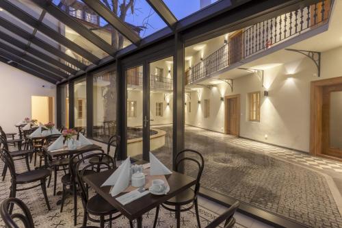 Hotel At the White Lily, Прага (фото 2)
